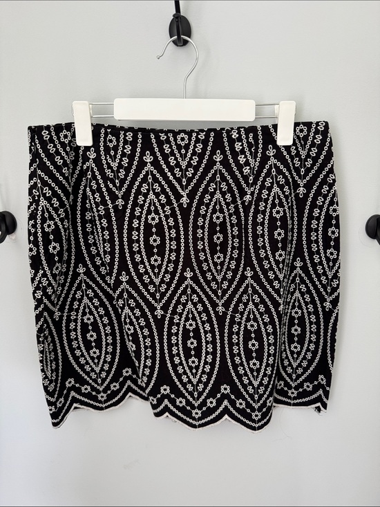 LOFT Dresses & Skirts - NWT Loft Black and White Embroidered Eyelet Pencil Skirt